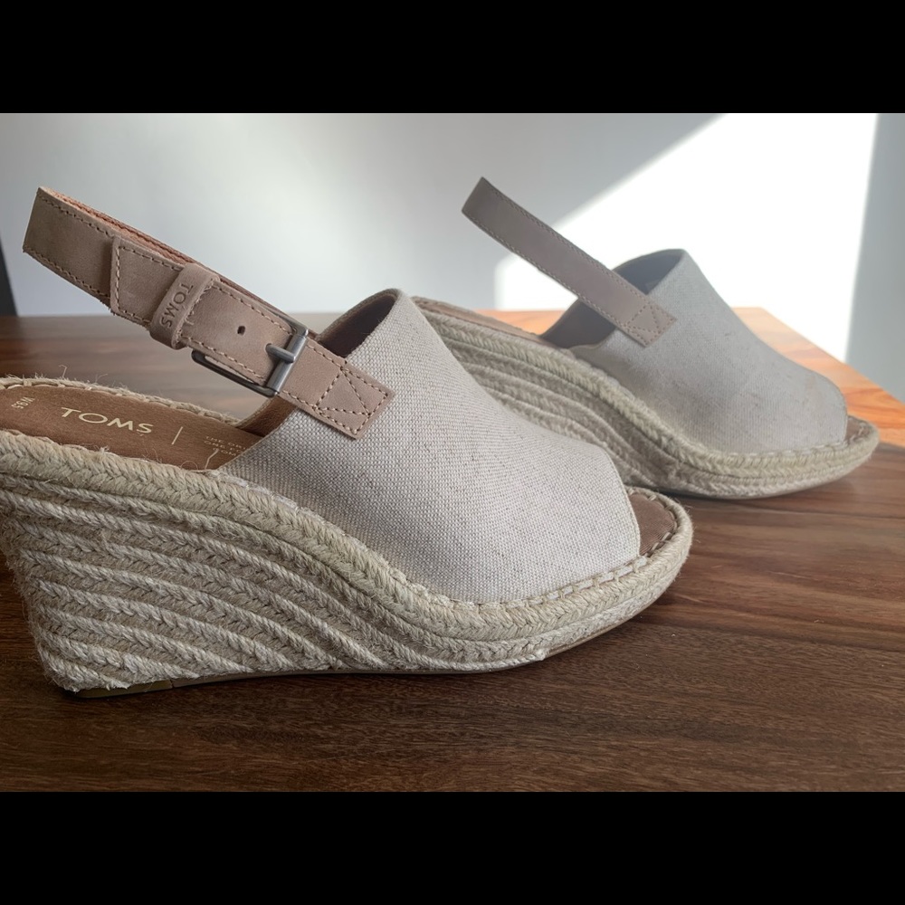 TOMS wedges w/ peek toe.
